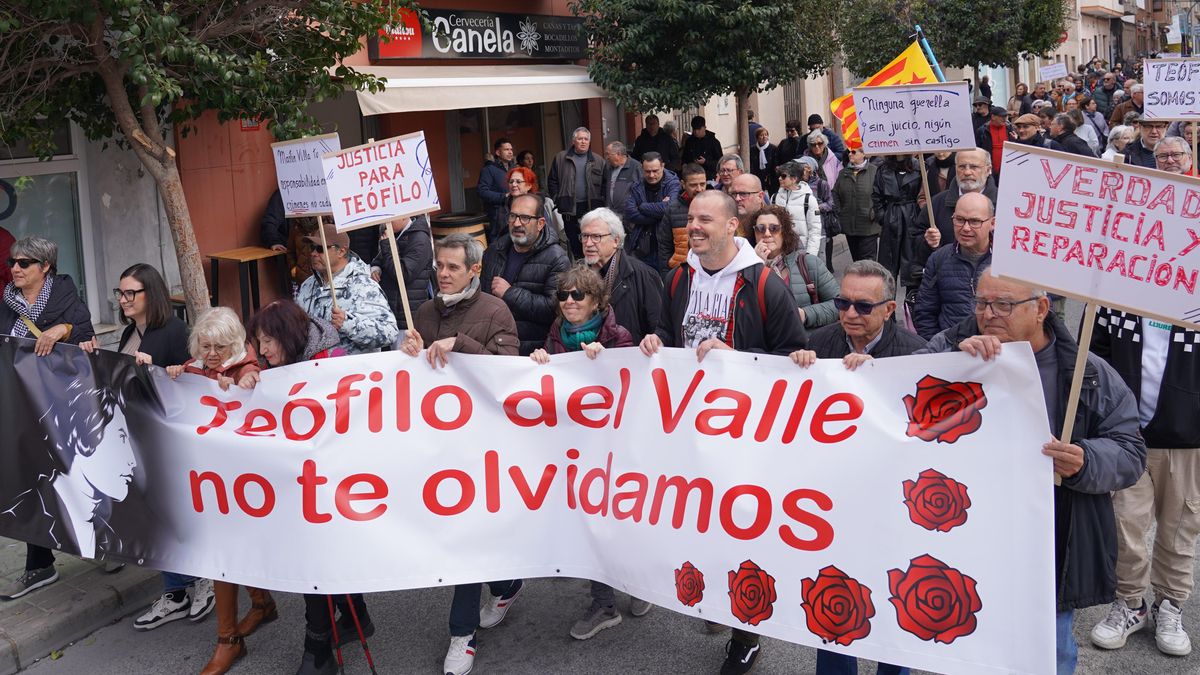 Marcha cívica en memoria de Teófilo del Valle en 2025.