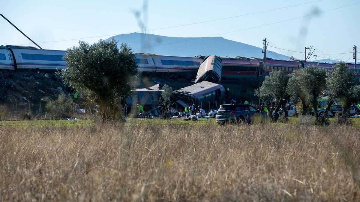 El accidente de trenes de Toledo sacude a toda España: suspendidas las agendas, la precampaña y las protestas