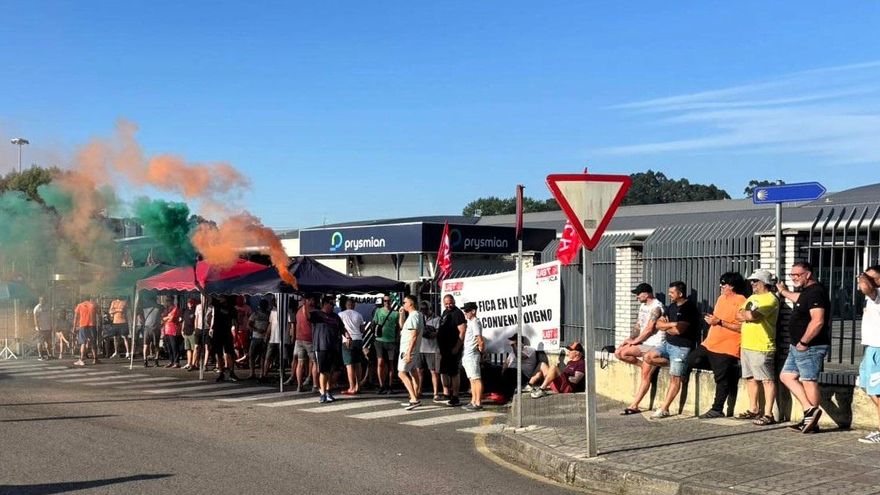 Cuarto día de huelga en Prysmian, la fábrica de fibra óptica de Maliaño, antes de la reunión del miércoles en el Orecla