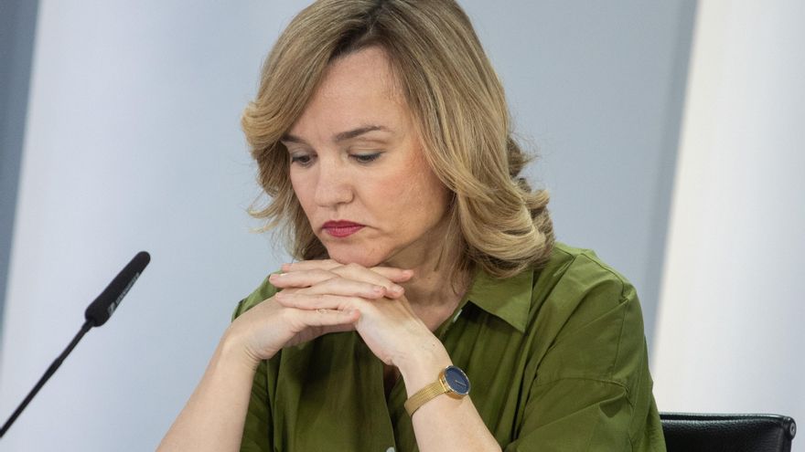 La ministra de Educación, Formación Profesional y Deportes y portavoz del Gobierno, Pilar Alegría, durante una rueda de prensa posterior a la reunión del Consejo de Ministros, en el Palacio de La Moncloa, a 24 de junio de 2025, en Madrid (España).