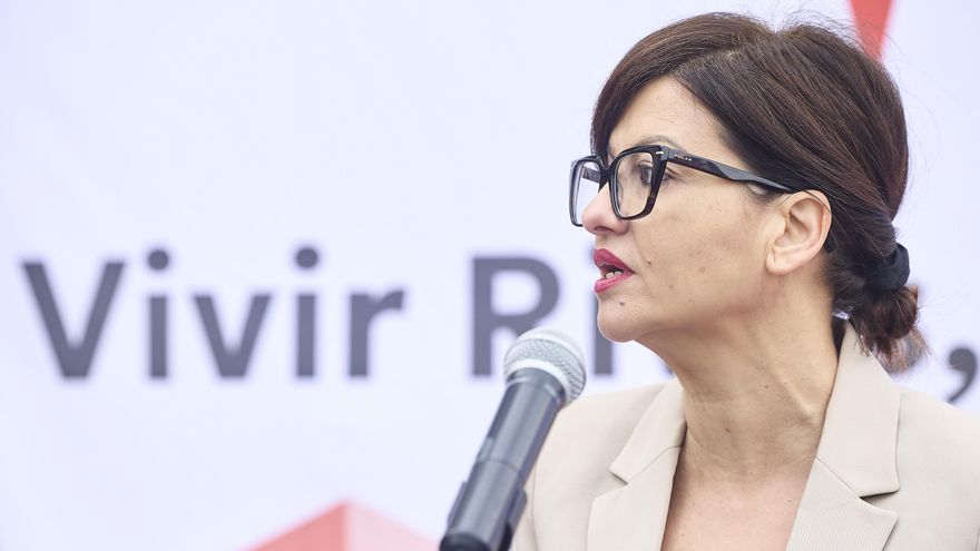 La ministra de Juventud e Infancia, Sira Rego, durante el acto de entrega de las llaves de 83  viviendas en régimen de alquiler para jóvenes, a 11 de abril de 2026, en Rivas Vaciamadrid, Madrid (España).