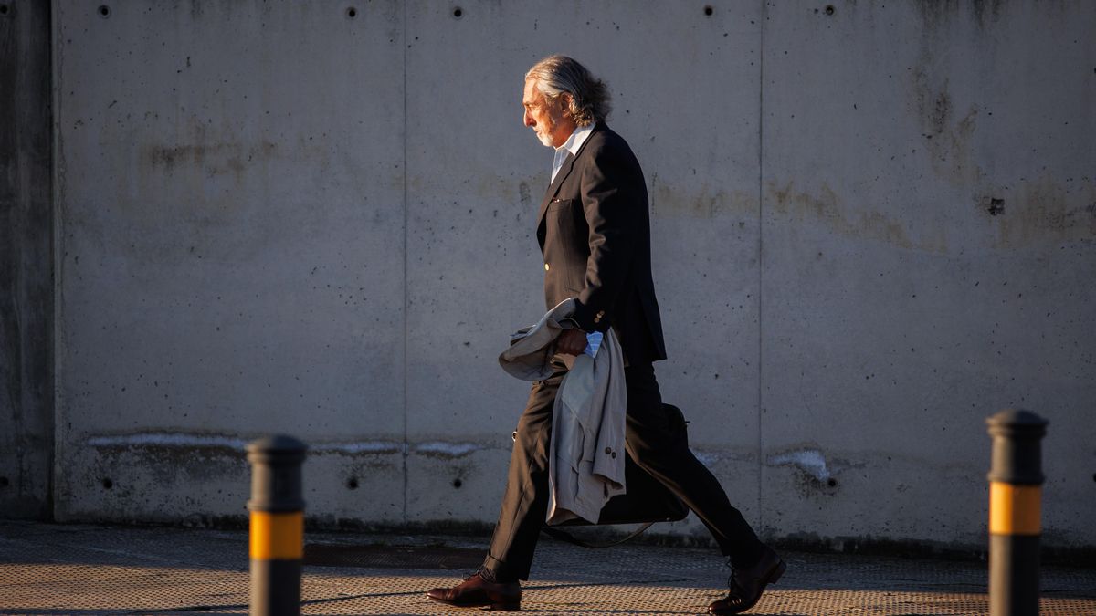 El empresario Francisco Correa a su llegada a la Audiencia Nacional, a 30 de enero de 2023, en San Fernando de Henares, Madrid (España).