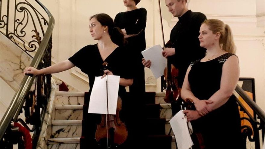 Uxía Martínez y su Rubik Ensemble ponen música a "Los mediodías de Embajada"