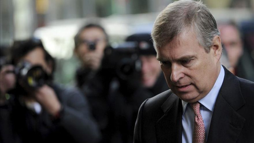 La Reina de Inglaterra despoja al príncipe Andrés de sus títulos militares tras el escándalo de los abusos sexuales