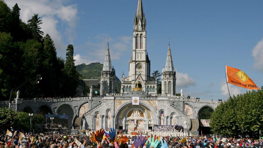 Víctimas del cura y artista esloveno Rupnik lamentan que sus mosaicos sigan en Lourdes