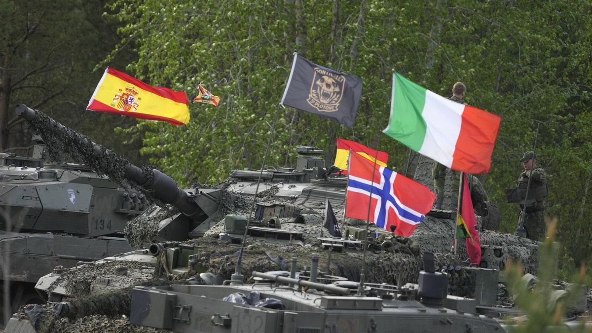 La Brigada Multinacional de la OTAN en Letonia organiza el ejercicio anual “Iron Spear 2026” en el campo de entrenamiento de Adazi.