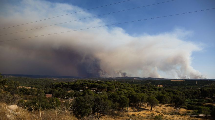 El incendio de Niebla alcanza la provincia de Sevilla con un nuevo foco en Aznalcóllar