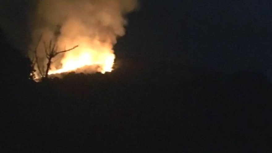 Tres incendios amenazan de madrugada el Camino de Santiago en Molinaseca
