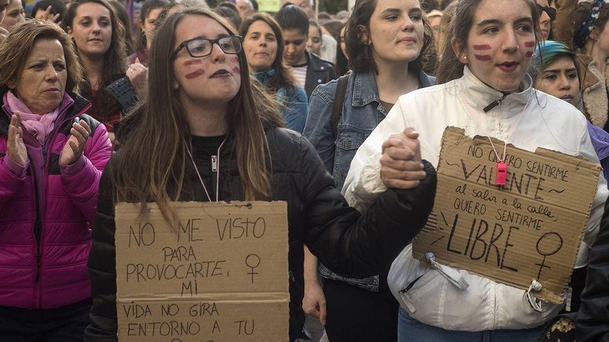 'Sola, borracha, quiero llegar a casa' o cómo el alcohol se utiliza para abusar sexualmente de las mujeres (y nos parece normal)