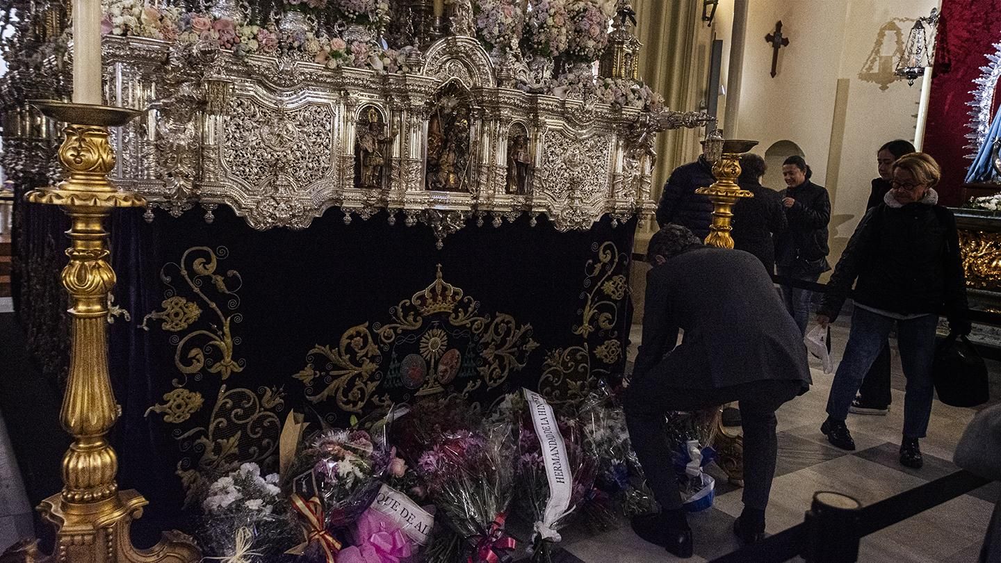 Ofrenda floral a la Virgen de los Gitanos