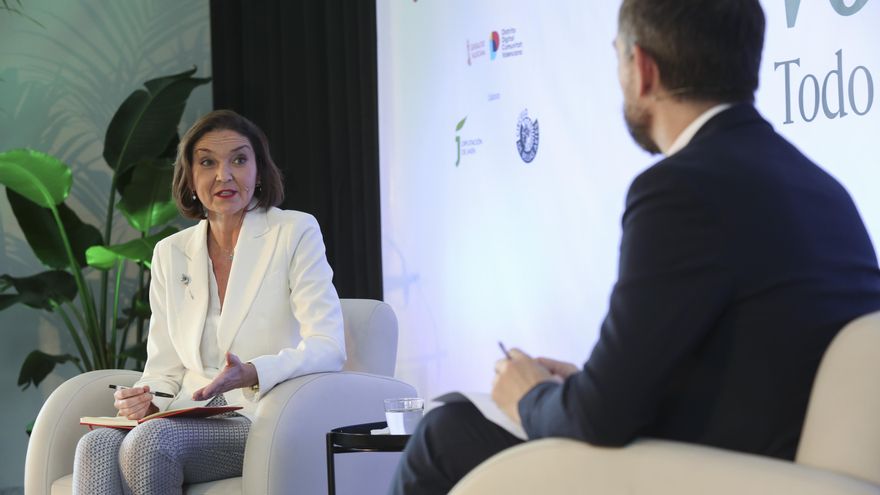 Ignacio Escolar y Reyes Maroto, ministra de Industria, Comercio y Turismo