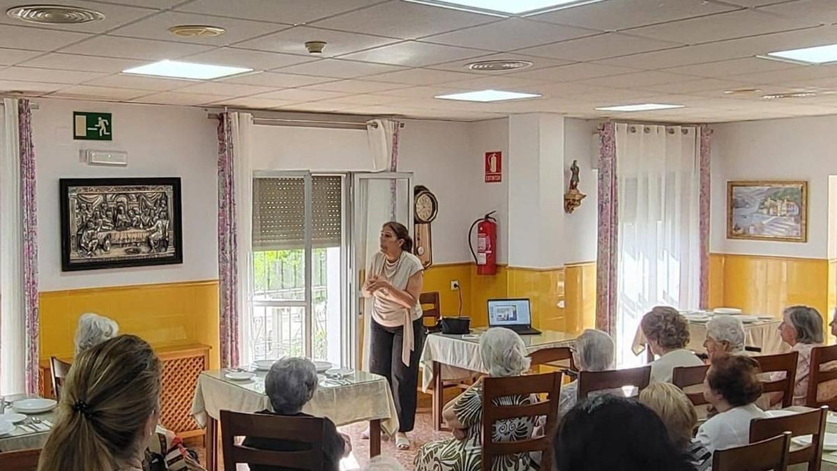 El Distrito Sanitario Córdoba Guadalquivir forma a centros sociosanitarios para abordar las altas temperaturas