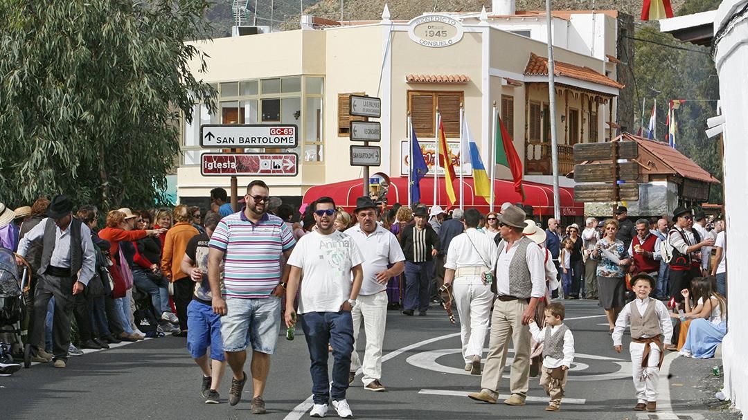 Las calles de Santa Lucía de Tirajana se llenan con motivo de la romería de Los Labradores. (Foto: Alejandro Ramos).