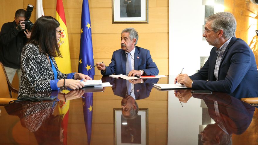 El presidente de Cantabria, Miguel Ángel Revilla, recibe a la alcaldesa de Santander, Gema Igual.