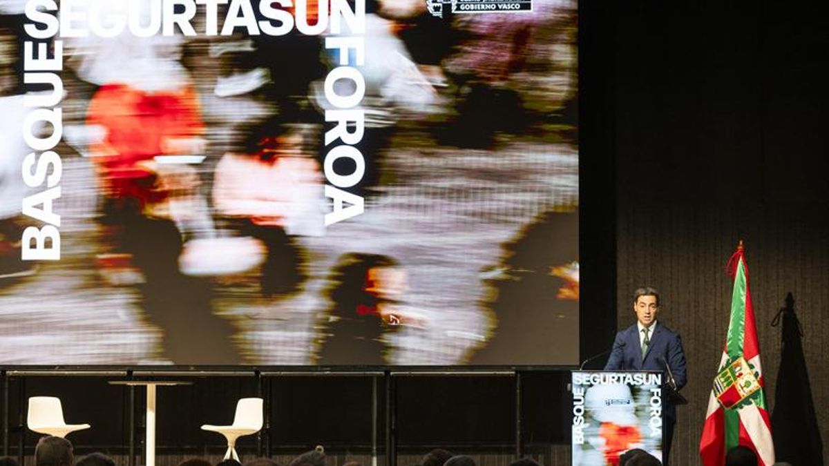 El lehendakari, Imanol Pradales, en el Basque Segurtasun Foroa