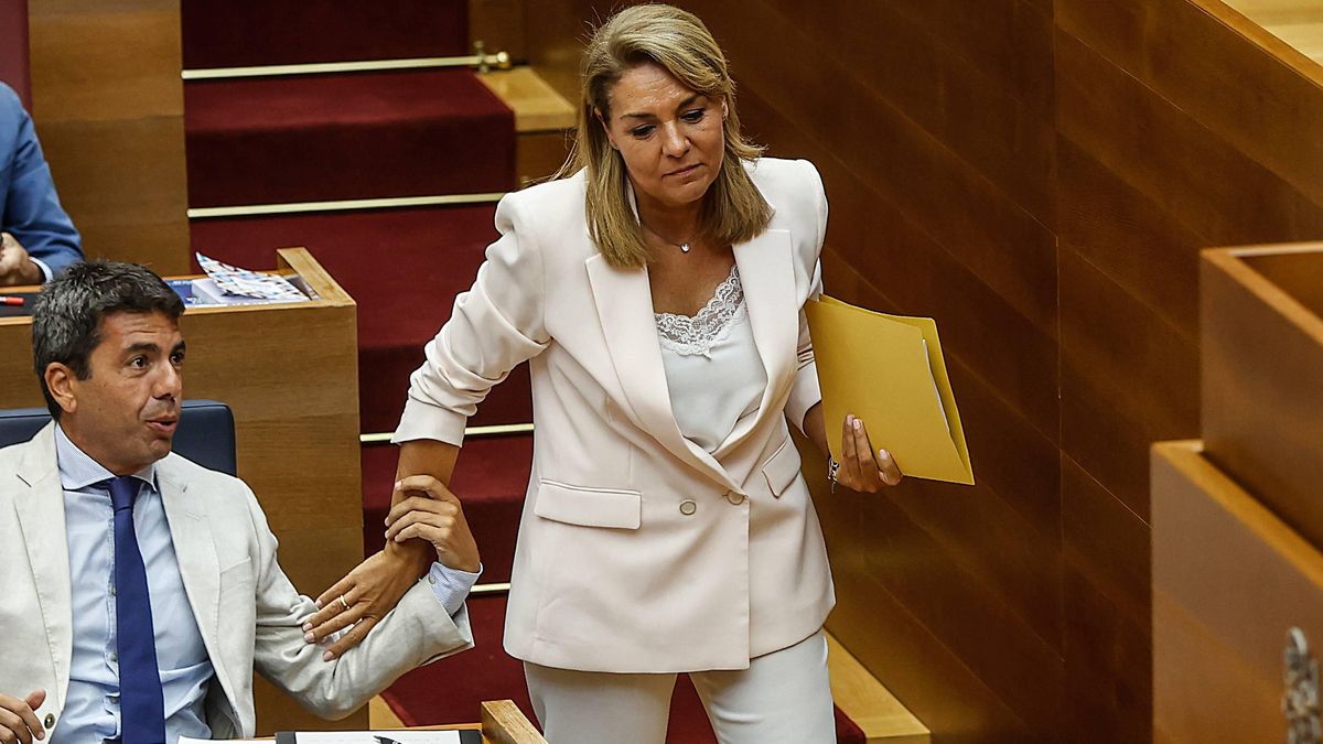 Susana Camarero con Carlos Mazón en las Corts en una imagen de archivo.