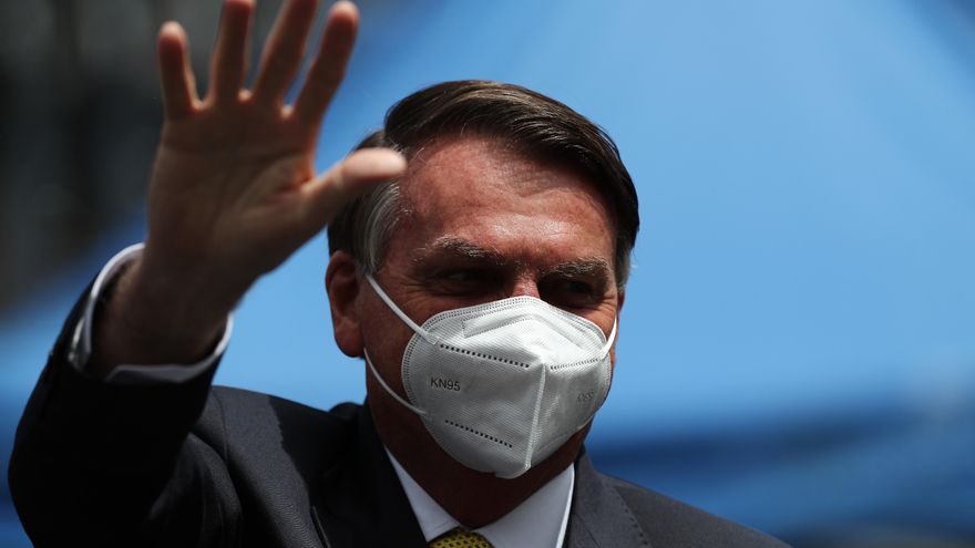 Zapatero, Varoufakis, Chomsky y más de un centenar de figuras públicas alertan del daño que causa Bolsonaro a la democracia en Brasil