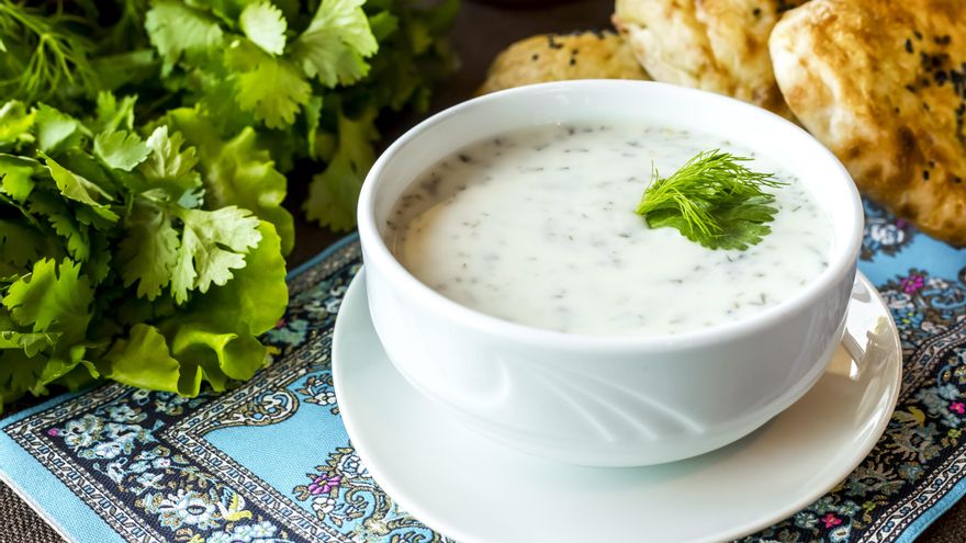 Laban: la versión árabe de yogur que puedes disfrutar en estas tres sorprendentes y refrescantes recetas