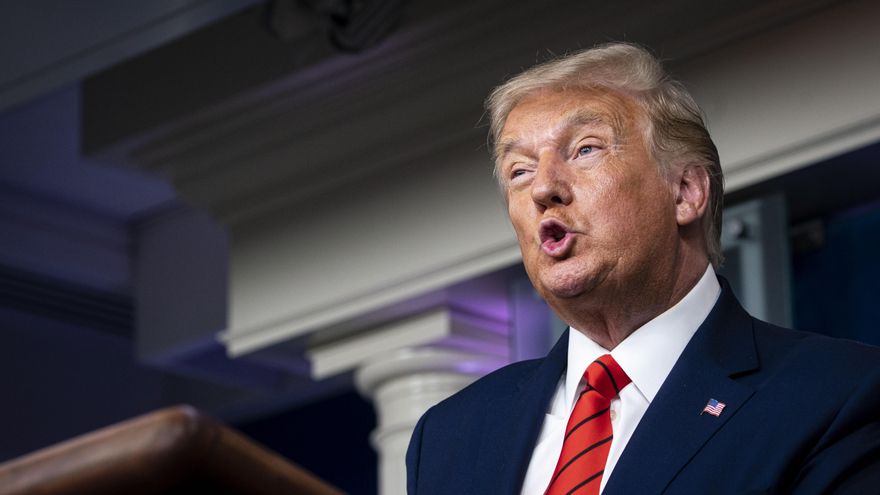 Trump calificó de "estúpidos" a los latinos, según un libro de su exabogado