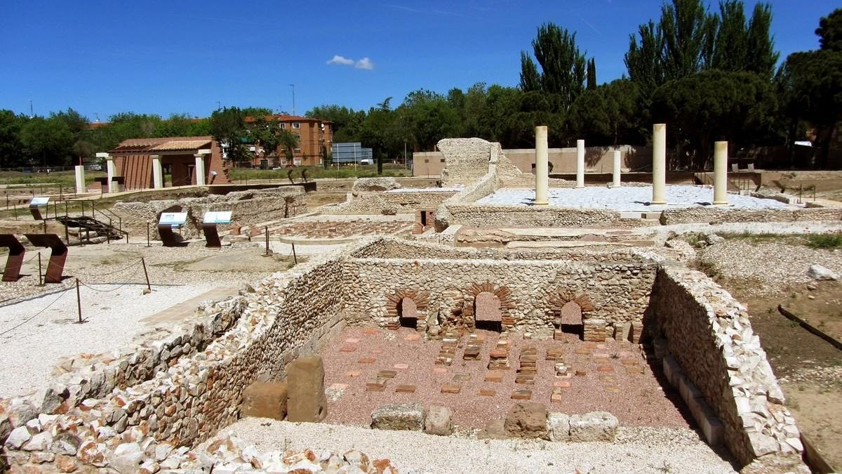Foro y termas de Complutum.
