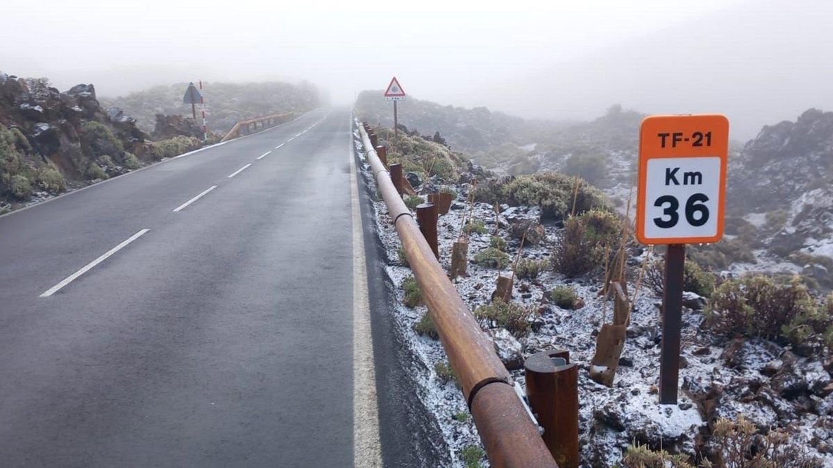 Reabiertos los accesos al Parque Nacional del Teide tras retirarse la nieve de la calzada