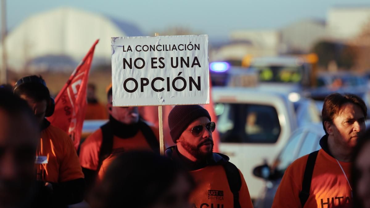 Sindicatos e Hitachi crean una comisión en busca de un acuerdo sobre el convenio colectivo