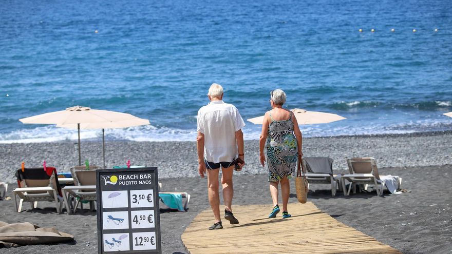 El volcán que atrae turistas todavía condiciona la recuperación de Puerto Naos