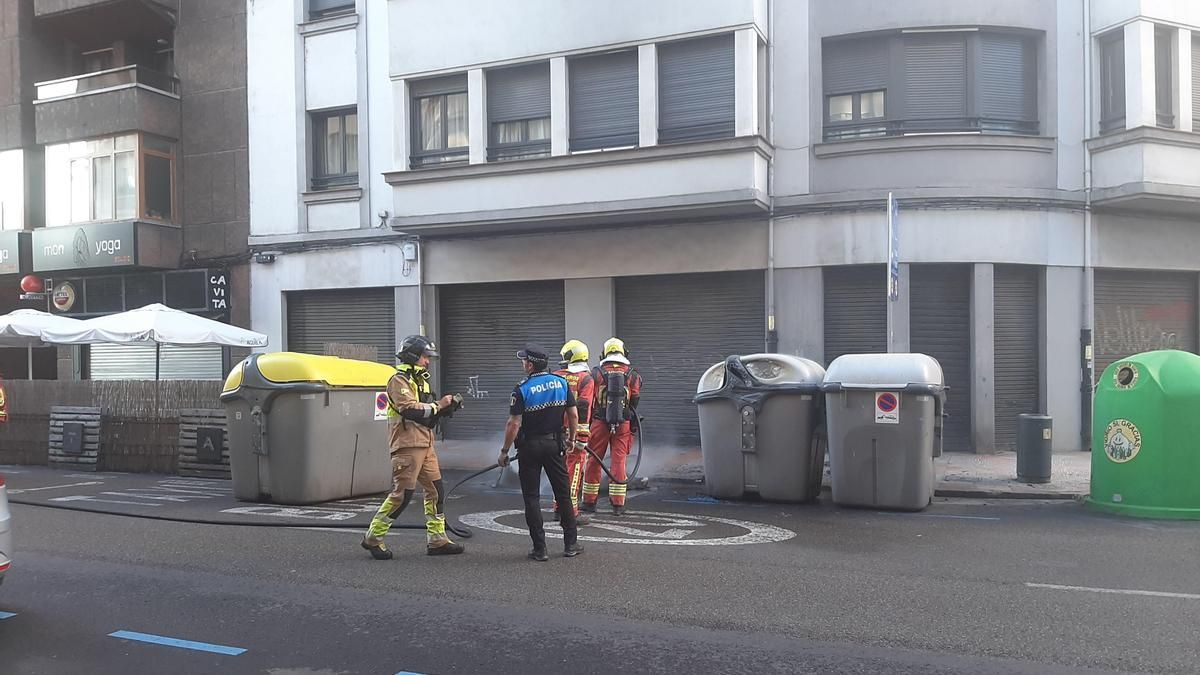 Incendio de un contenedor en la avenida República Argentina de León.