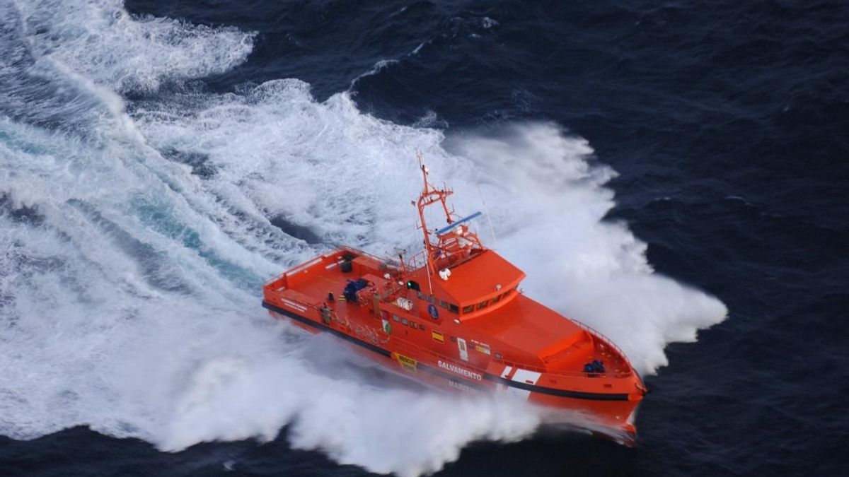 Llegan a Motril más de 130 personas rescatadas en tres pateras en aguas de Alborán