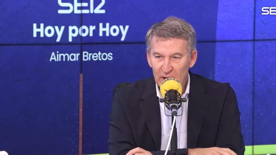 Alberto Núñez Feijóo en una entrevista en la Cadena Ser