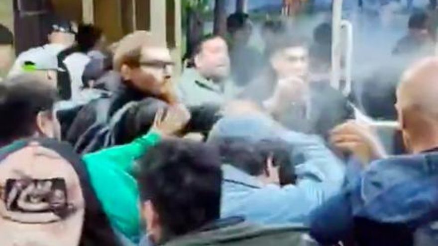 Quién es "Varela", el libertario que tiró gas pimienta en la Universidad de Quilmes contra una asamblea estudiantil