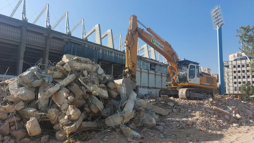 El 'sí' de Vox allana el camino al PP en el Ayuntamiento de Zaragoza para la financiación de la Nueva Romareda