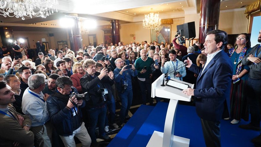 Mañueco da una nueva victoria al PP en Castilla y León, que mantiene su dependencia de Vox, y el PSOE resiste