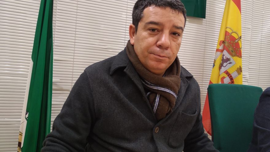 El PP continúa fagocitando a cargos de Ciudadanos y se lleva ahora a su único alcalde con mayoría absoluta en Sevilla