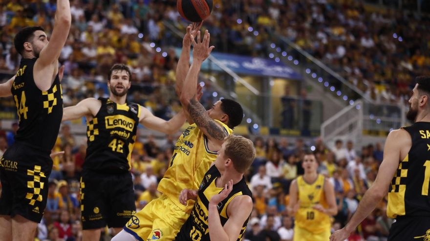 El Lenovo Tenerife se lleva el triunfo en un derbi de infarto