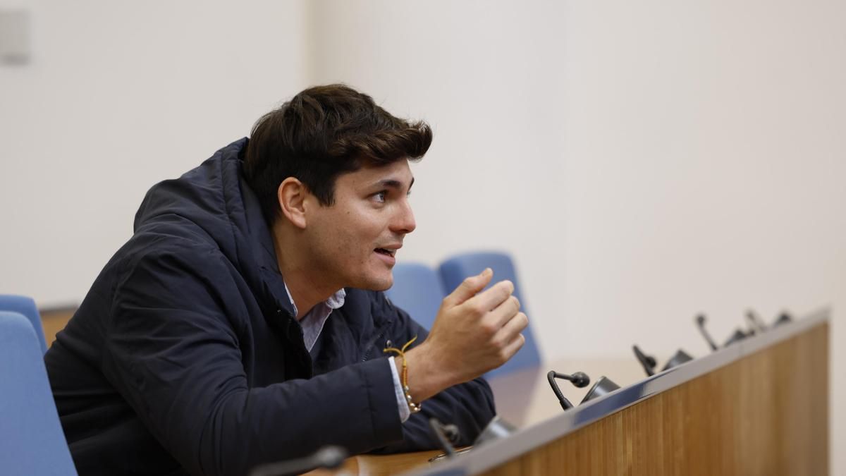 El Congreso retira la credencial de prensa de manera definitiva a Vito Quiles con la abstención del PP