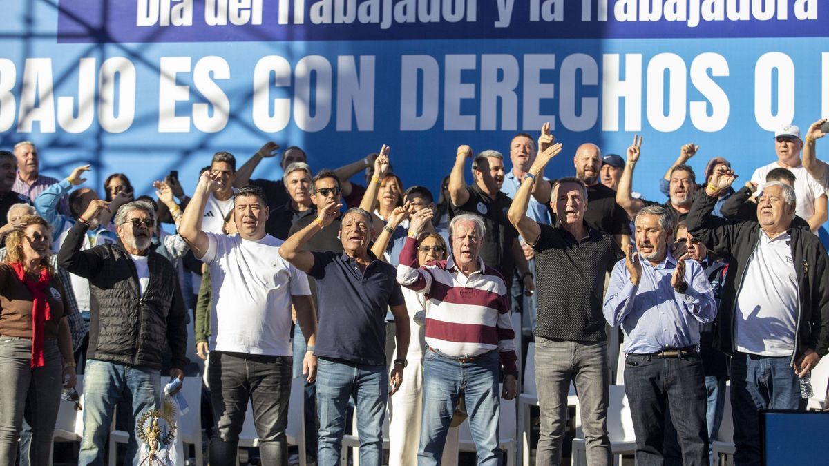 Los referentes de la CGT en el escenario del actor del Día del Trabajador
