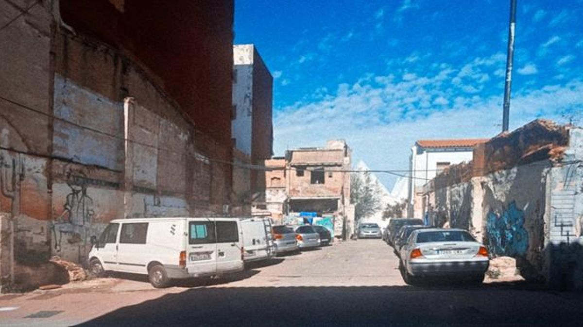 Solar de propiedad municipal en calle Ángeles, 37 y 39 - calle San Pedro, 50.