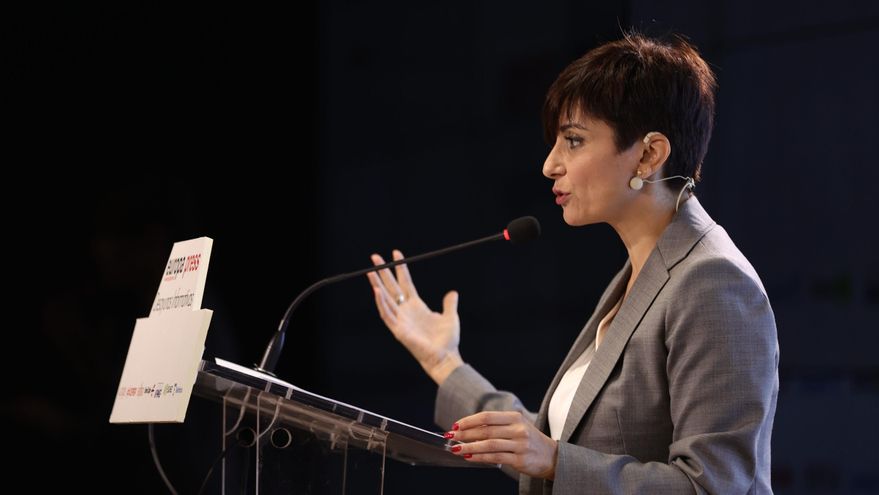 La ministra de Política Territorial y portavoz del Gobierno, Isabel Rodríguez, interviene en un Desayuno Informativo de Europa Press, en el Auditorio Meeting Place, a 4 de noviembre de 2021, en Madrid, (España).