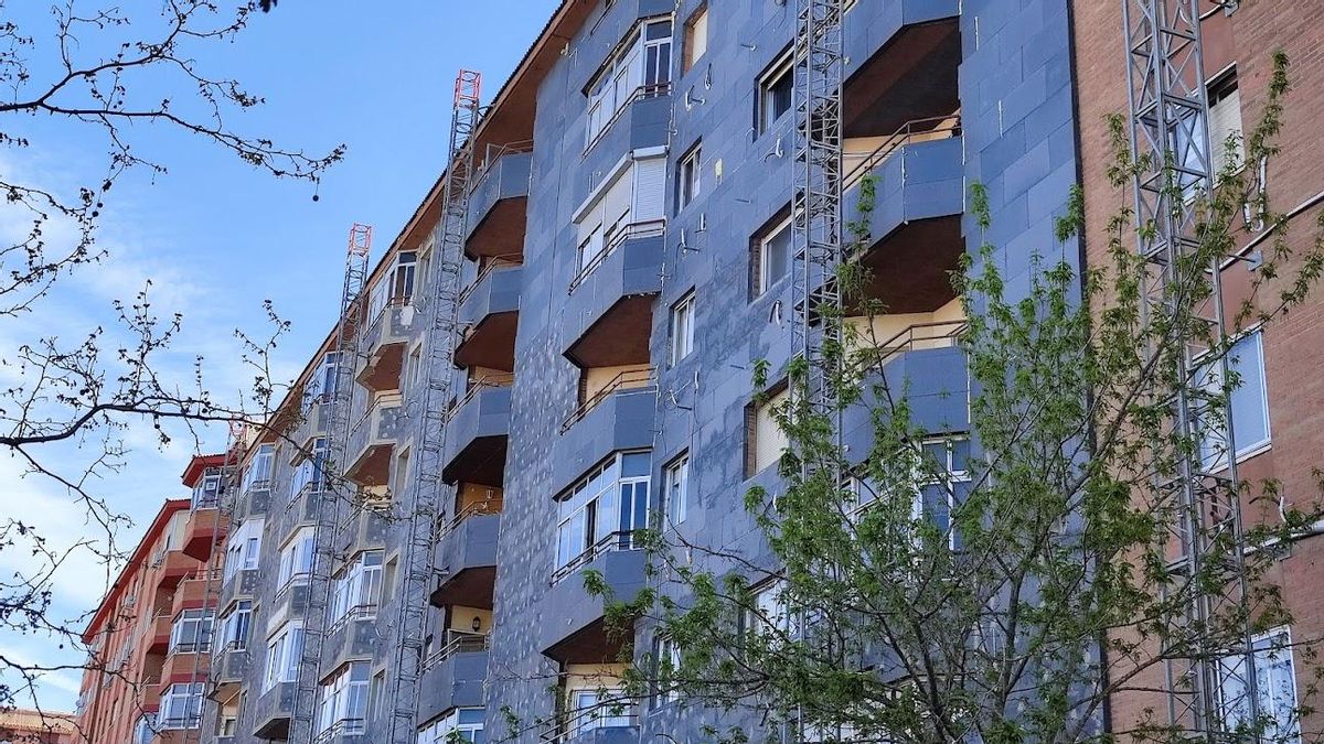 PP y Vox permiten a los promotores construir más viviendas en Extremadura al dejar de computar las terrazas