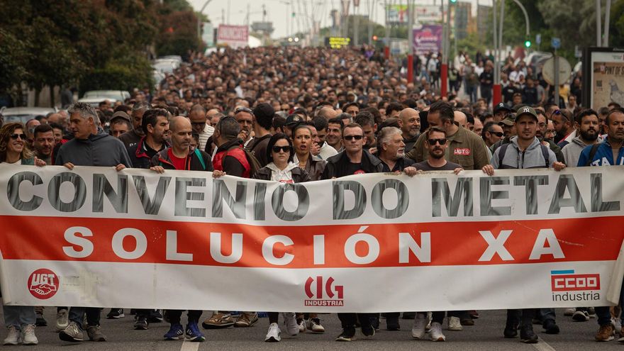 Seguimiento "total" y miles de personas por las calles de Vigo en la segunda jornada de huelga del metal en la provincia