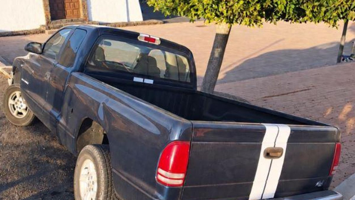 Supera el cuádruple de la tasa de alcohol permitida y tiene un accidente frente a una iglesia en Fuerteventura