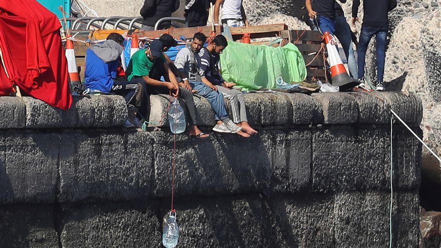 La Laguna firma un acuerdo unánime en materia de inmigración: el municipio es un lugar "abierto y de acogida"