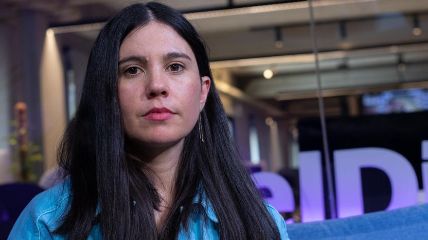 Javiera Mena: "Es importante que los artistas homosexuales lo digamos para que no nos miren como al demonio"