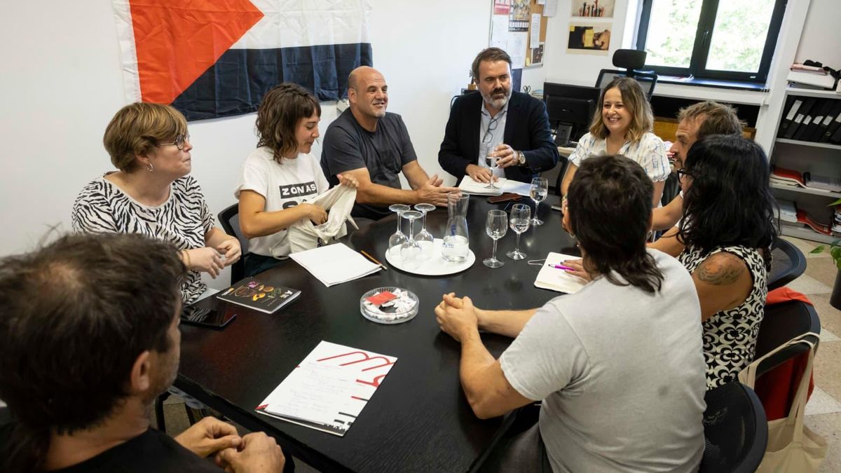 Trabajadores piden diálogo y reabrir las zonas jóvenes cerradas frente a la "tozudez" del Ayuntamiento de Zaragoza