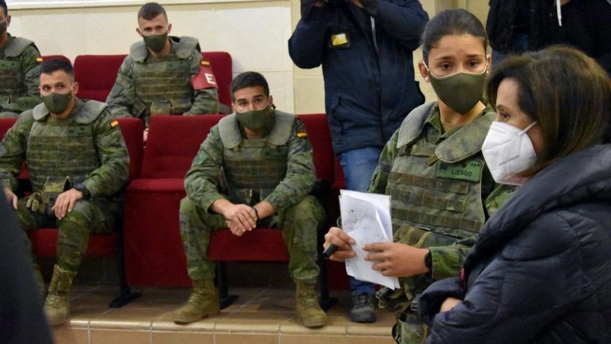 La ministra de Defensa, Margarita Robles, durante su visita a la Academia de Infantería de Toledo