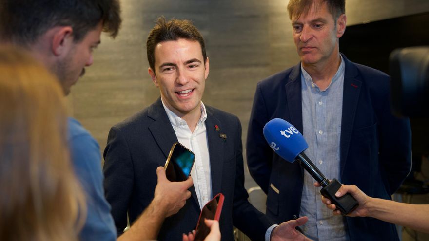 El secretario general del PSOE de Cantabria, Pedro Casares, y el el presidente de CEOE-CEPYME Cantabria, Enrique Conde