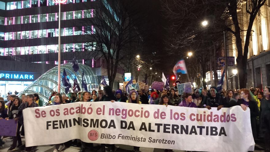 La marea morada en Euskadi se manifiesta unida para exigir el fin del "negocio de los cuidados": "Hoy es 8 de marzo, ¿y mañana qué?"