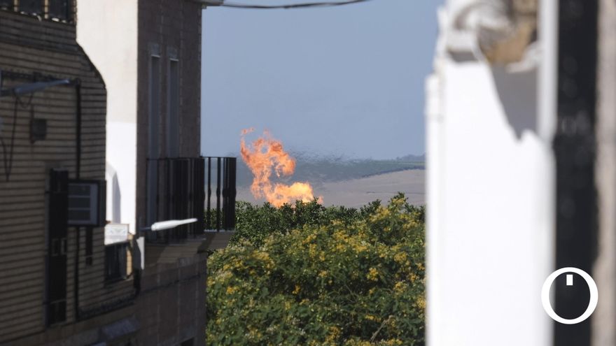 Casi cuatro meses con un géiser de fuego frente a casa: "Ya es de la familia"