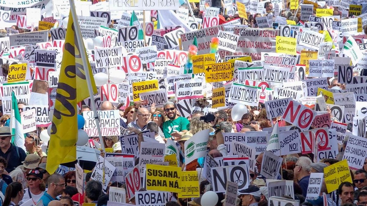 Decenas de miles de andaluces reclaman en Sevilla "una sanidad pública digna, de calidad y sin recortes"